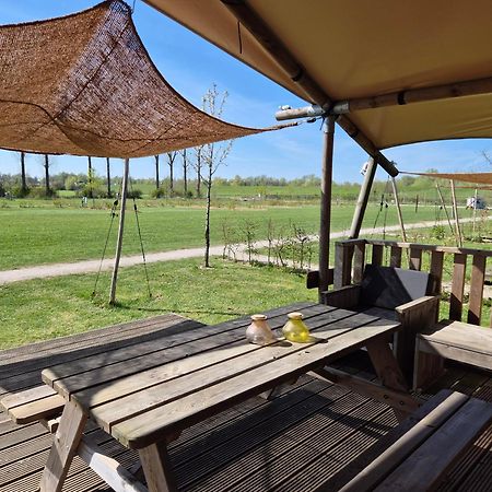 De Hazelaarshof Luxe Glampingtent Bij Natuurgebied De Millingerwaard Kekerdom Luaran gambar