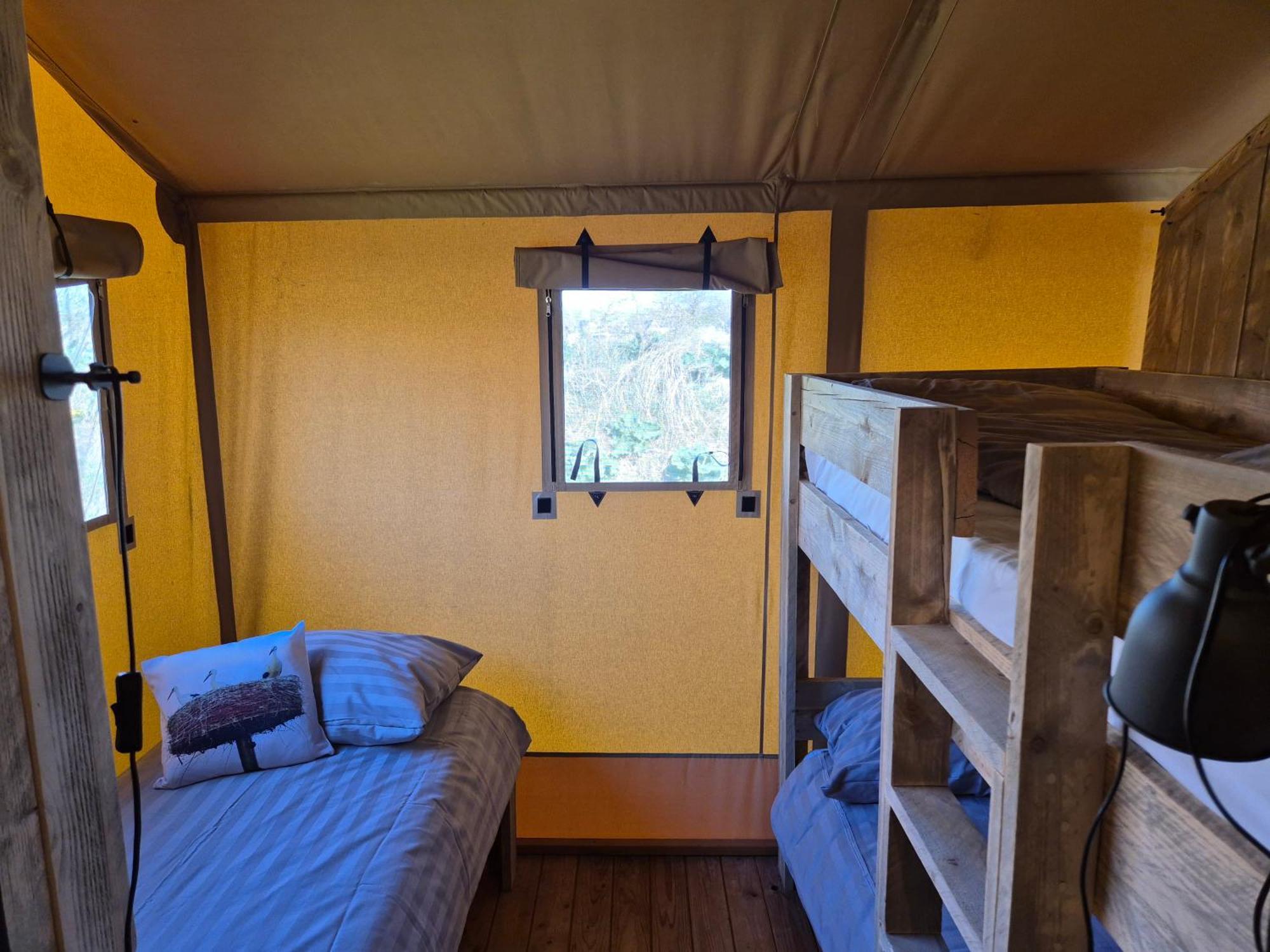 De Hazelaarshof Luxe Glampingtent Bij Natuurgebied De Millingerwaard Kekerdom Luaran gambar