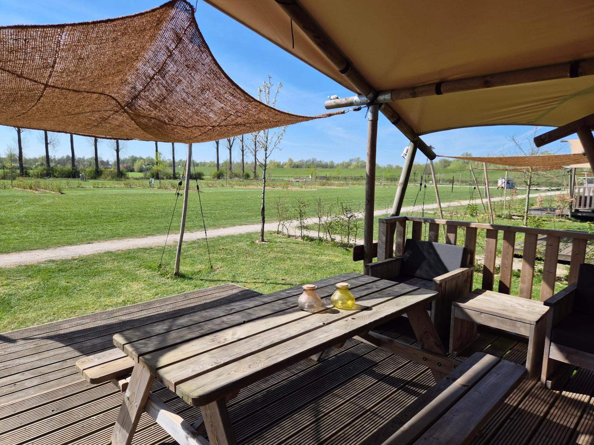 De Hazelaarshof Luxe Glampingtent Bij Natuurgebied De Millingerwaard Kekerdom Luaran gambar